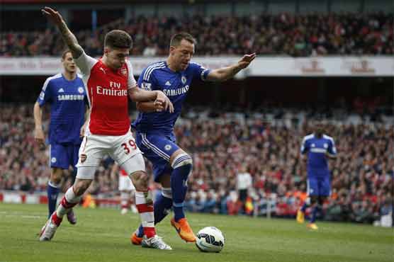 Chelsea's title bid on hold, Everton overpower United 