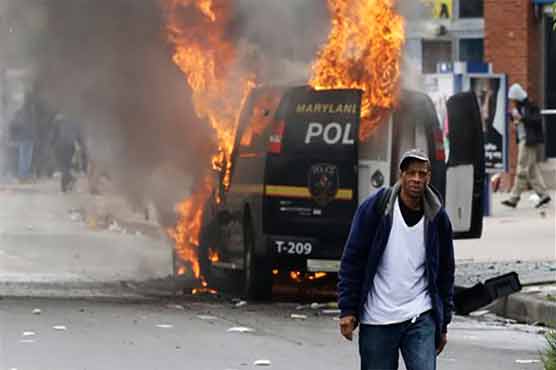 Riot, looting prompt state of emergency, curfew in Baltimore