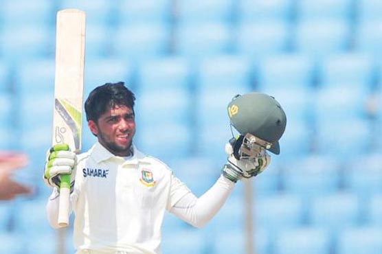 Mominul leads Bangladesh's stable start against Pakistan in 1st Test