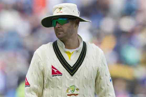 Clarke demands more of bowlers -- and himself