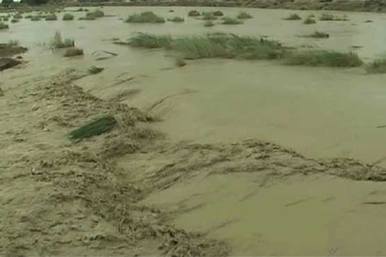 Dozens of villages inundated after breach in protection dyke in Rajanpur