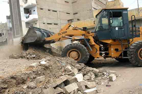Enraged locals protest against anti-encroachment operation in Karachi