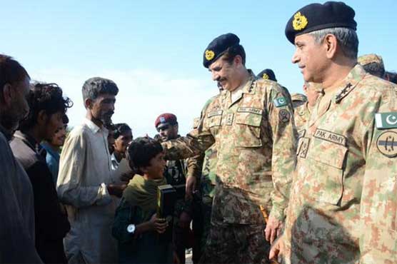 Army chief visits flood hit Layyah, examines rescue, relief operations