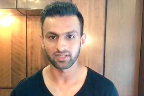 Shoaib Malik, Amir Khan dubsmash 'Bajrangi Bhaijaan' dialogue