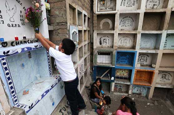 The poor live with the dead in Peru neighborhood