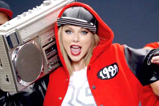 Taylor Swift lets Aussie seniors 'shake it off'