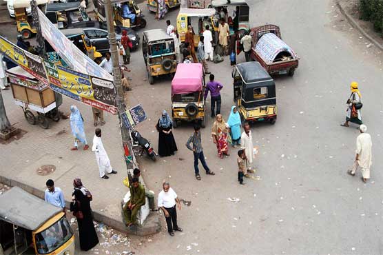 Karachi: Ban on Qinqi rickshaw adds misery to citizens' lives