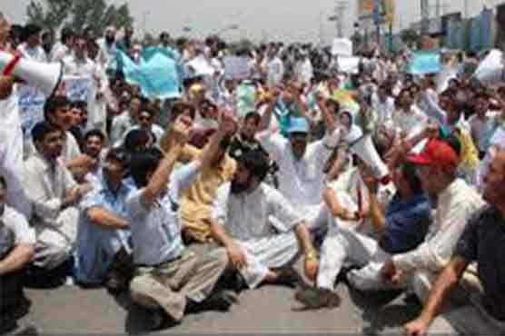 Scuffle breaks out between two groups of doctors in Mayo Hospital