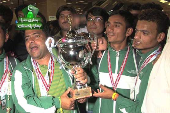 Street child footballers make Pakistan proud - #DunyaHeroes