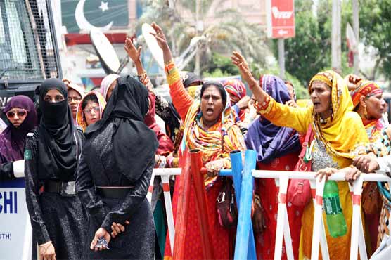 Karachi: Lady health workers protest for salaries, clash with police