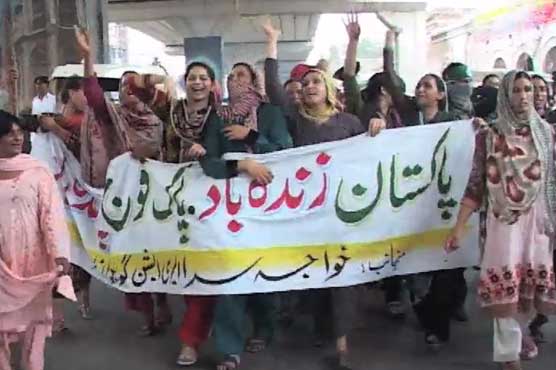 Transgender persons join Independence Day celebrations on roads