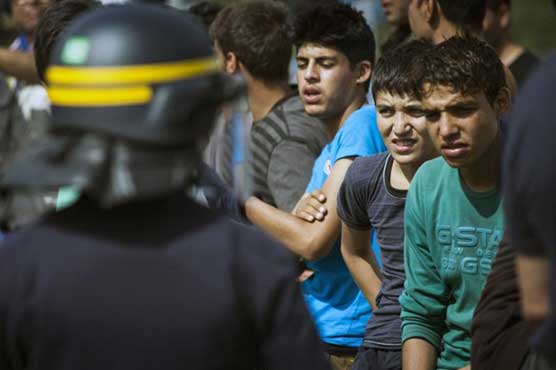 Failing to reach Britain, migrants settle for France