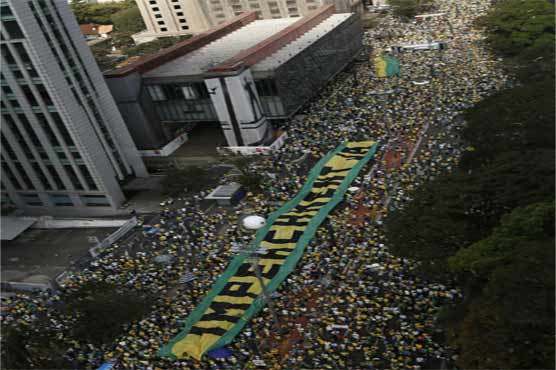 Brazilians rage against president, corruption 
