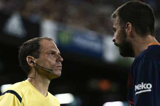 Football: Pique denies insulting linesman