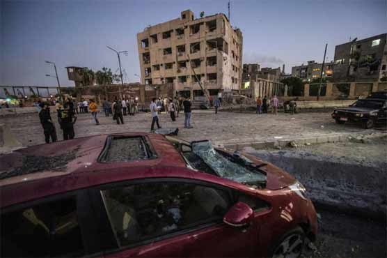 Car bomb wounds six Egyptian policemen in Cairo 