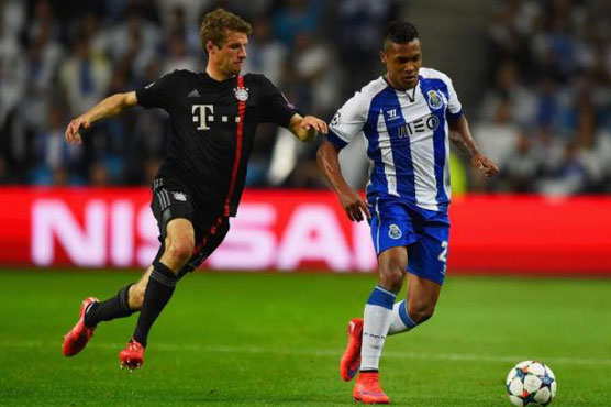 Football: Juventus sign Brazil full-back Alex Sandro 