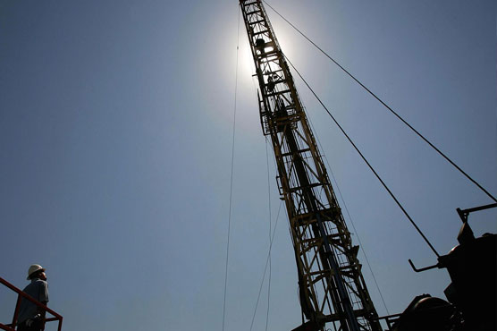 US oil falls below $40 first time in six years