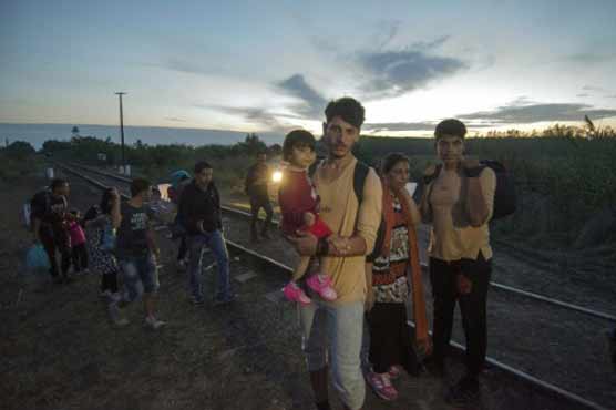 Migrant wave enters EU member Hungary after Macedonia hold-up