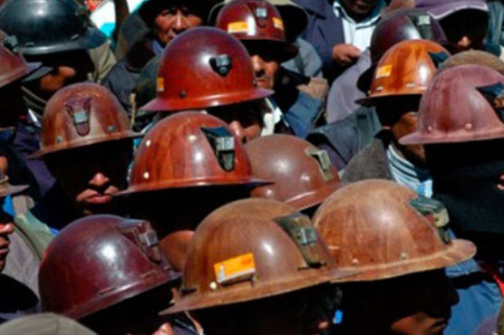 Striking Chilean miners blockade themselves underground 