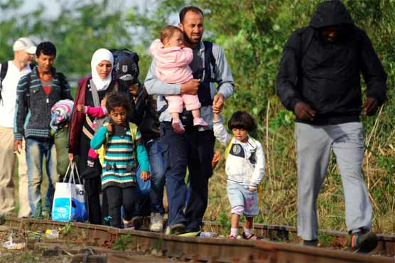 Berlin eases asylum rules for Syrians as migrants pour into EU 