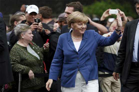 Merkel to visit refugee centre hit by violence 