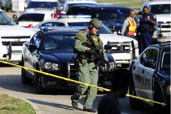 Policeman shot, two people stabbed in southwest Louisiana