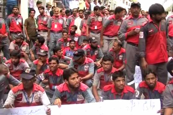 Metro Bus employees protest against delay in salary, fine system