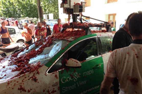 In Spain, Google Street View car targeted by tomato throwers