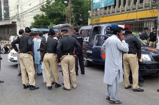 Two kidnappers killed during shootout at Karachi's Super Highway, hostages rescued