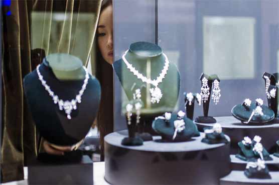 Hong Kong diamond thief swapped stone for fake: police