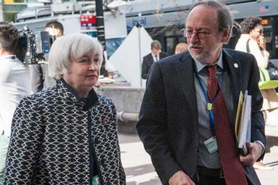 The Fed won't wait for 2 pct inflation to raise rates: Fischer 