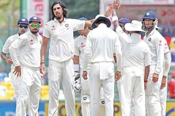 Wickets galore leaves third India-Sri Lanka Test delicately poised 