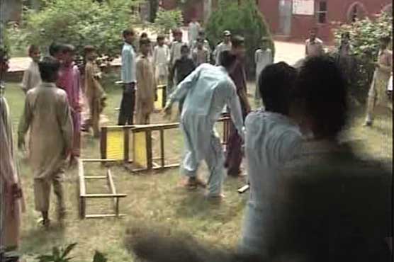 Multan: Parents protest over bad result of wards, torture Principal