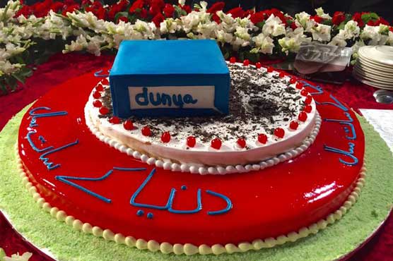 Pakistan celebrates as #DunyaK7Saal complete