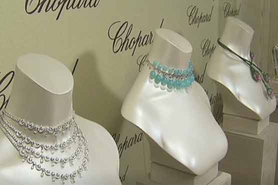 Thief steals $1 million in jewelry during New Mexico Christmas tree lighting