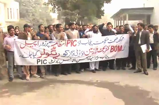 Lahore: Paramedics, Health Support Staff protest