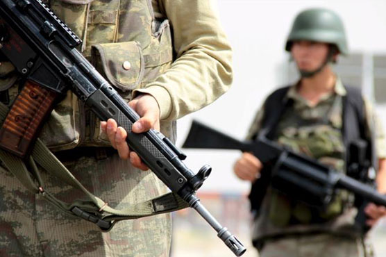 Turkey detains eight IS members on Syria border: army