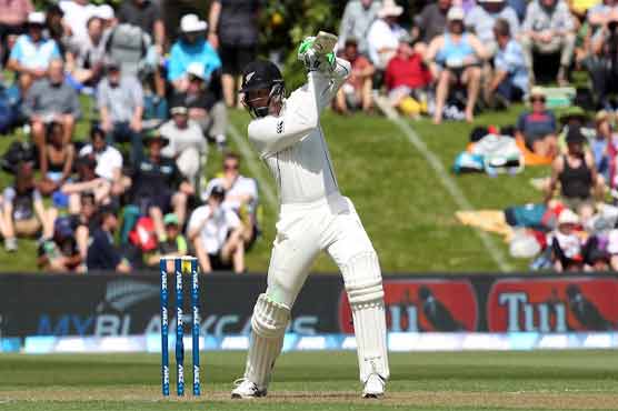 Guptill finds form to give New Zealand solid start