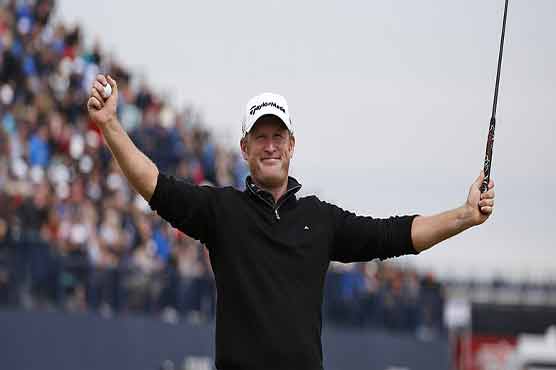 Golf: Donaldson overcomes heat for two-stroke lead