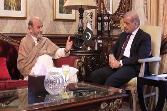 Lahore: Mumtaz Bhutto meets Shahbaz, congratulates on LB poll victory