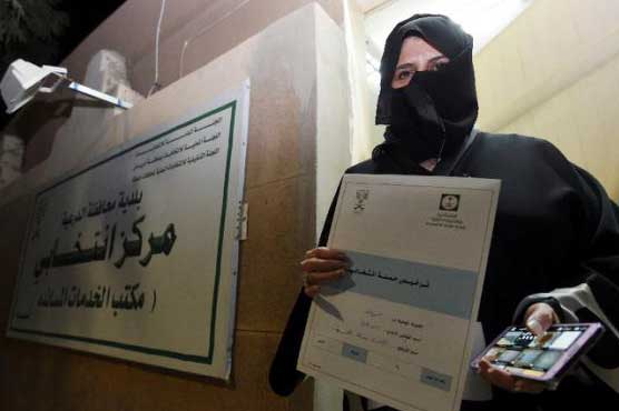 Saudi holds first ever election open to women