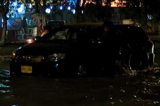 Karachi: Water pipelines' burst causing flooding, severe traffic jam