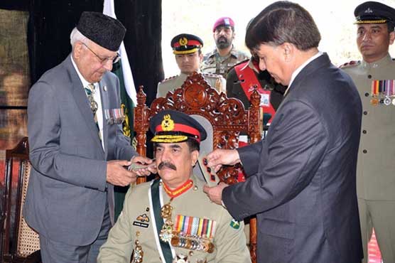 COAS awarded with Colonel of Battalion medal at his own regiment