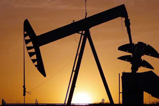 Oil prices shed gains before Fed move