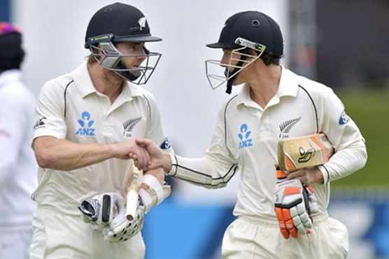 Williamson shrugs off suspected broken finger