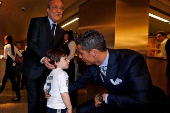 Football: Ronaldo meets Beirut bombings orphan