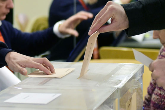 Spain votes in landmark polls that could end two-party politics