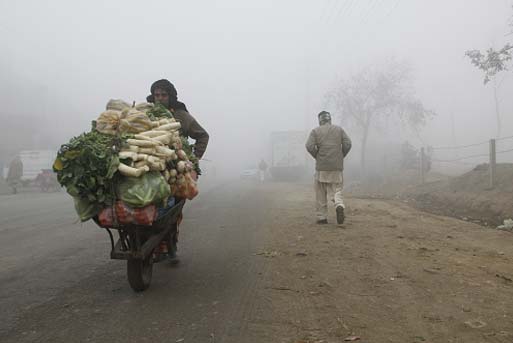 Cold, dry weather expected in most parts Pakistan 