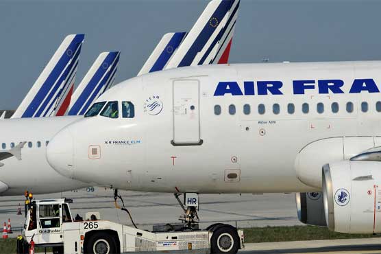Couple held in Paris over fake bomb on Air France flight: police source