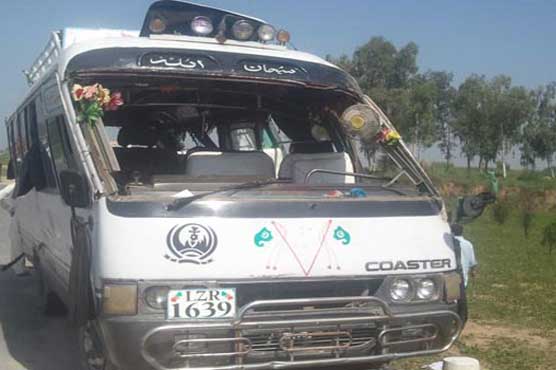 Attock: Accident between dumper, van leaves 6 dead, 4 injured
